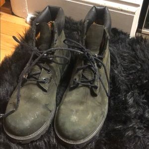 Black timberland boots
